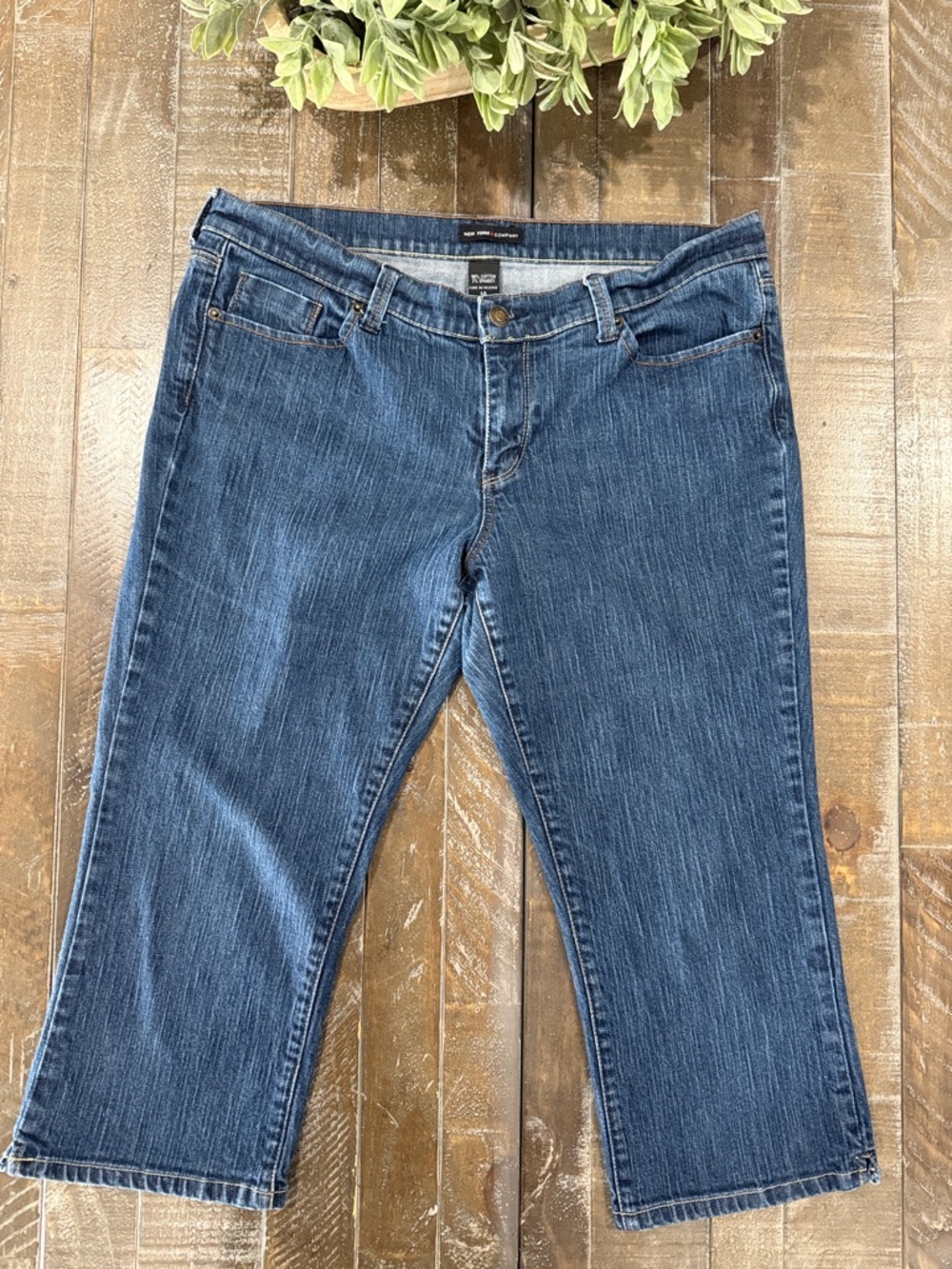 NY Jeans New York & Company Mid Rise Capri Jeans Size 14